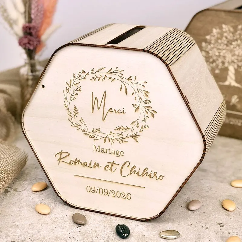 Urne mariage en bois gravée - Hexagonal